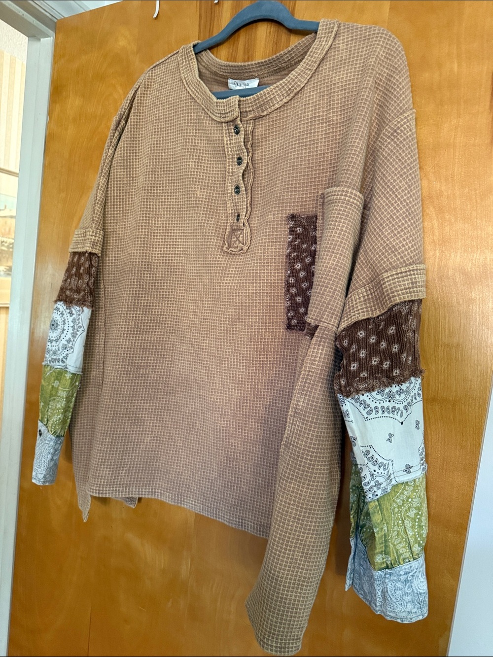 Oli & Hali Peach Waffle-Knit Long Sleeve Henley with Patchwork Cuffs Never Worn